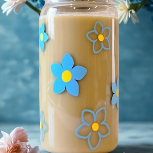 Retro Flower Glass cup,16 oz iced coffee cup,cute tumbler with lid,groovy gift for her,blue daisies, cute drinkware,flower cup,Spring glass