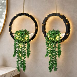 2個セット ライト付き人工ストリングオブパール吊り下げ植物、温かみのあるLEDライト付きフェイク多肉植物吊り下げ装飾、屋内吊り下げプランター