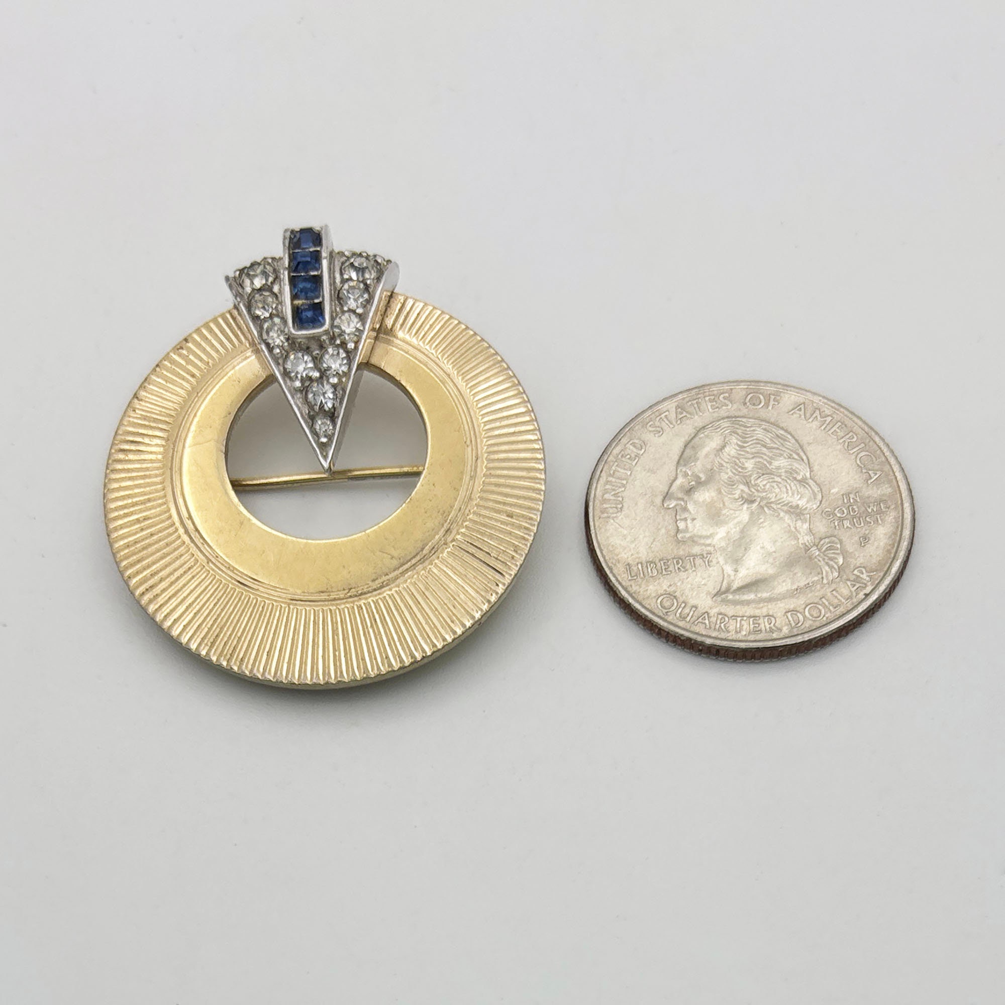 Vintage Custom-made 18K Gold Circle Brooch With Sapphires Vintage Custom-made 18K Gold Circle Brooch With Sapphires