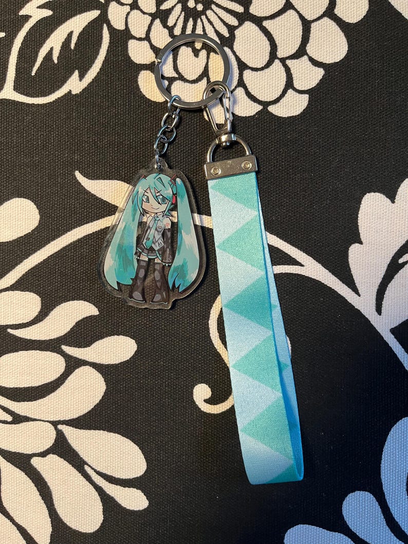 keychain of hatsune miku with belt lanyard