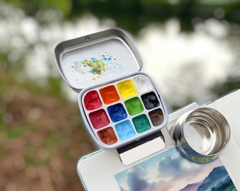 Mini Palette De Peinture Aquarelle De Voyage Portable 9 Couleurs Avec 2 Plateaux De Mélange Pliables Pour Aquarelle, Gouache, Peinture Acrylique, Livrée Avec Des Pinceaux à Eau Et Un Clip Pour
