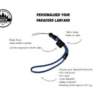 Op de afbeelding: Een blauw en zwart paracord koord met een zwarte sluiting. Het koord is gemaakt van 100% nylon, heeft een diameter van 4 mm en is schimmelbestendig. De tekst luidt "Personaliseer je Paracord Lanyard".