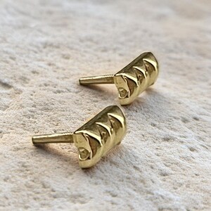 Pendiente de barra de oro macizo de 14 quilates, piercing minimalista de oro, joya delicada para el cartílago del trago, pendiente de hélice con parte trasera plana de oro auténtico.