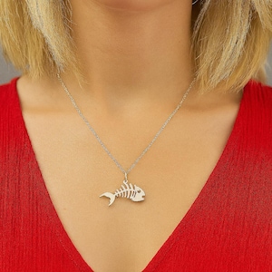 Collana con ciondolo a forma di lisca di pesce in oro rosa - Gioielli minimalisti con scheletro di pesce per gli amanti dell&#39;oceano