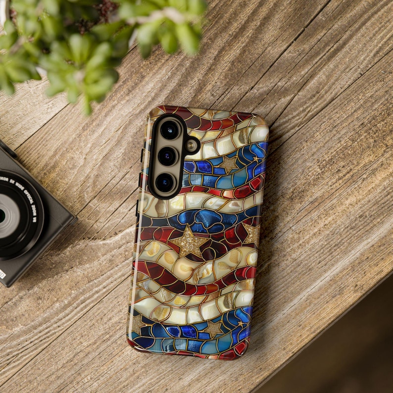 Handyhülle mit rot-weiß-blauem Buntglas-Motiv | Design mit amerikanischer Flagge zum 4. Juli Bild 7
