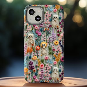 Coque de portable squelette avec effrayeurs Come Out At Night, coque de portable breloque florale brodée, Cottagecore gothique, iPhone Pixel Samsung S24 Plus