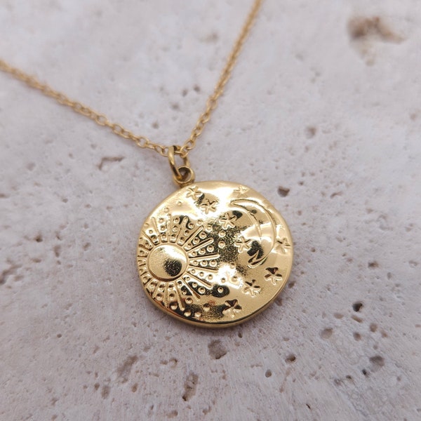 Aurora | Pendentif Martelé en Or en Soleil et en Lune | Collier en Or avec gravures| Style Bohème Minimaliste Sorcière | Cadeau pour Elle