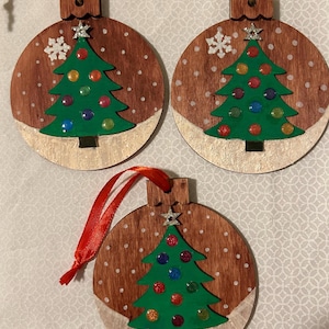 4,25 ”Weihnachtsbaumholz gebeizte Verzierung