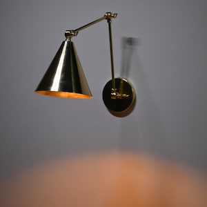 Stilnovo Style Brass Wall Lamp: Mid-Century Modern Articulated Sconce