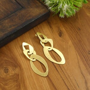 Messing geometrische in elkaar grijpende statement oorbellen, moderne minimalistische boho oorbellen, cadeau voor haar