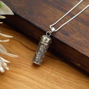 Tibetan pendant chain box to open / urn / hexagonal ~ small hiding place ~ medallion to open ~ Goa ~ Hippie ~ Boho ~ Vintage ~ Ethno Psy