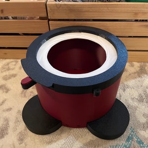 Adjustable Jug Holder, Holds Many Different Sizes