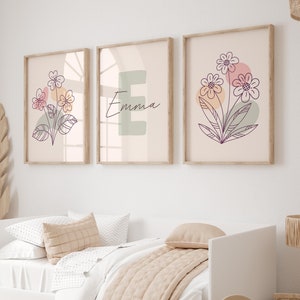 Ensemble de 3 impressions avec contour de fleurs personnalisé. Art mural floral pour chambre de bébé, fleurs, nom personnalisé, signe initial, art mural pour chambre de bébé fille, botanique