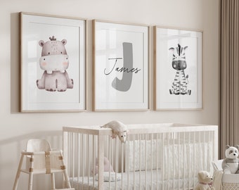 Juego de 3 impresiones de arte de pared de animales de safari con nombre personalizado para guardería de niño y niña, decoración personalizada de jungla, hipopótamo, león, elefante, jirafa, imprimible para niños