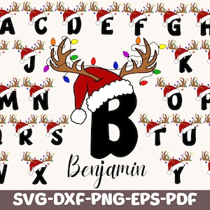 Puede incluir: Un diseño festivo del alfabeto de la A a la Z, cada letra adornada con un gorro de Papá Noel, cuernos de reno y luces navideñas de colores. El nombre "Benjamin" se muestra debajo de la letra "B". Incluye opciones de formato de archivo.