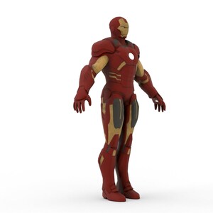 以下が含まれることがあります： マーベルコミックのスーパーヒーロー、アイアンマンの赤と金のフィギュア。フィギュアは腕を伸ばした立ちポーズをとっている。