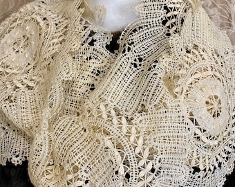 Rare 1890s Bobbin Tatted Lace Collar Antique Bridal Veil Christmas Gift