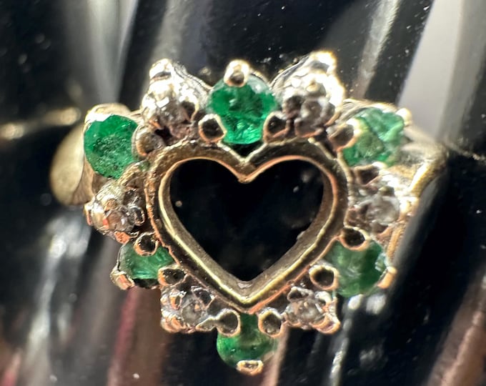 10K Gold with Emerald and Diamond Heart Ring Size 6.5