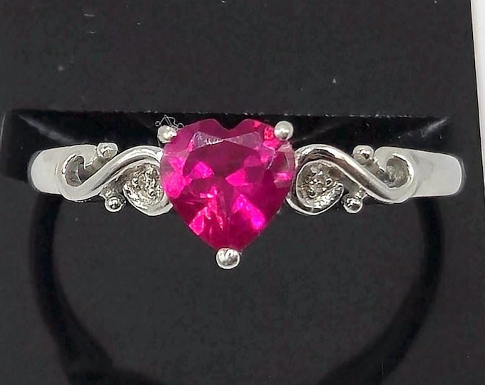 10K Gold Heart Shaped Ruby Ring Size 8.25