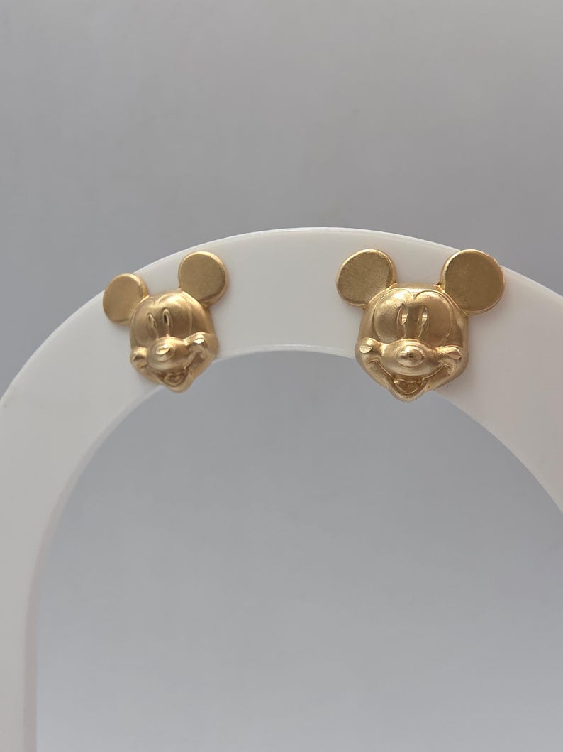 Pendientes de botón de oro amarillo macizo de 14 quilates con diseño de Mickey Mouse de Disney Van Dell en caja original. imagen 9