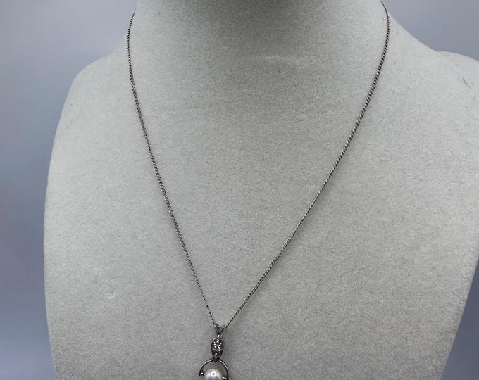 Vintage 14K White Gold Pearl Necklace with Diamond Pendant - 15 Inch