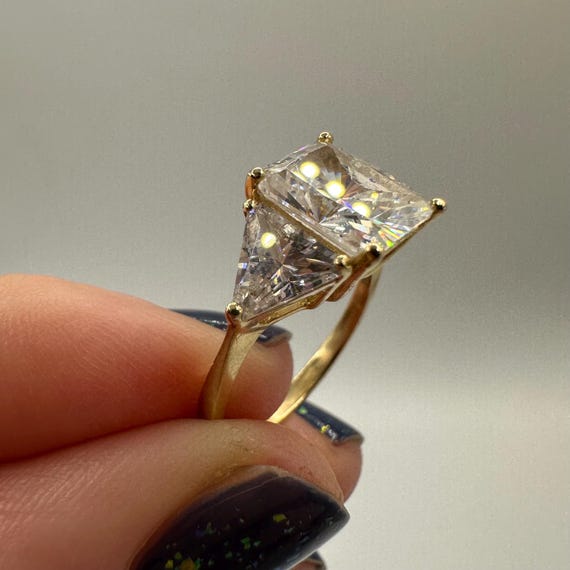 Solid 14K Yellow Gold Three-Stone CZ Ring – Size 6 - image 17
