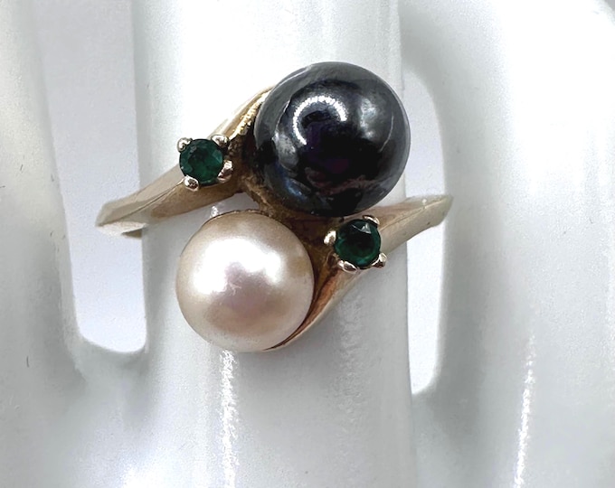 Vintage 14k Gold Pearl and Black Pearl with Emeralds Size 5.75