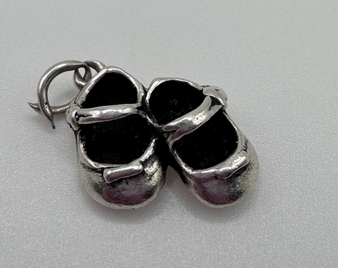 Vintage James Avery Lil’ Girl Baby Shoes Charm Sterling Silver 925
