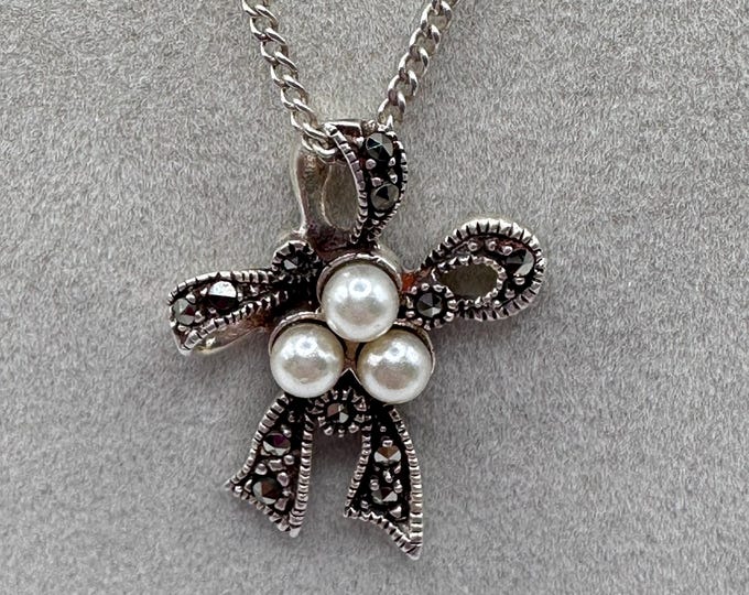 Vintage 925 Sterling Silver Marcasite and Pearl Bow Ribbon Pendant Necklace 18.5 inches
