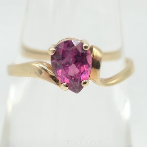 10KP Gold Pear Shaped Rhodolite Garnet Ring Size 6.25