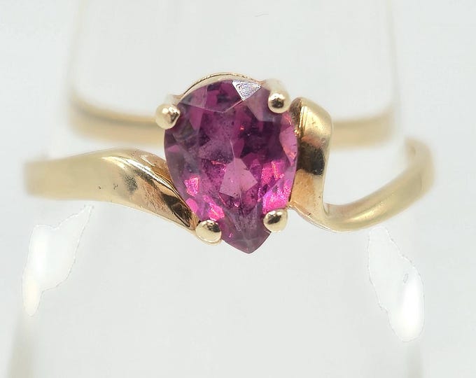 10KP Gold Pear Shaped Rhodolite Garnet Ring Size 6.25