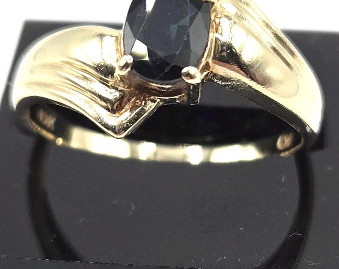 10K Gold and Blue Sapphire Ring Size 7.75