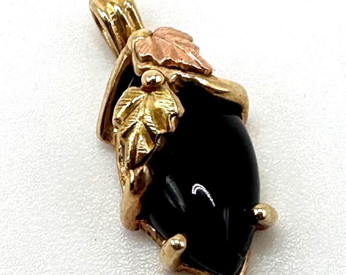 Vintage Black Hills Gold 10K Onyx Leaf Pendant Necklace