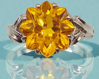 Solid 10K Gold Ring with Flower-Cut Golden Orange Canary Sapphire - Sz 7.5