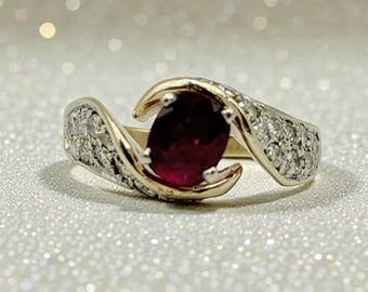 Anillo de rubí en oro amarillo macizo de 14 quilates con 24 diamantes – Talla 5.5