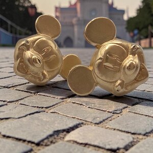 Pendientes de botón de oro amarillo macizo de 14 quilates con diseño de Mickey Mouse de Disney Van Dell en caja original. imagen 4