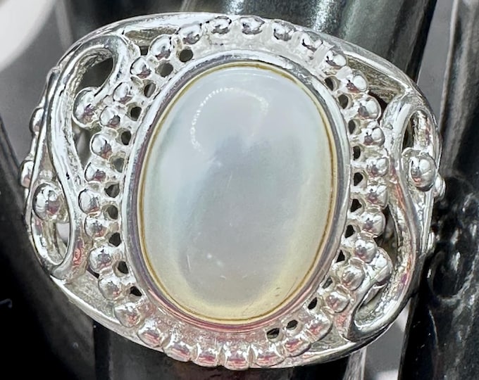 Sterling Silver and Mother of Pearl Vintage Ring Size 7