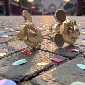 Pendientes de botón de oro amarillo macizo de 14 quilates con diseño de Mickey Mouse de Disney Van Dell en caja original. imagen 5