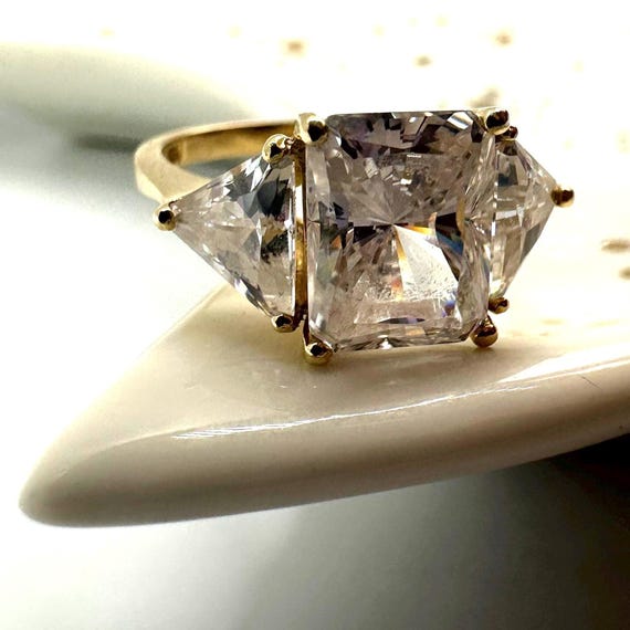 Solid 14K Yellow Gold Three-Stone CZ Ring – Size 6 - image 4