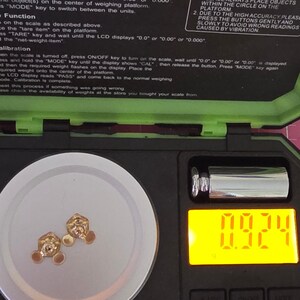 Pendientes de botón de oro amarillo macizo de 14 quilates con diseño de Mickey Mouse de Disney Van Dell en caja original. imagen 17