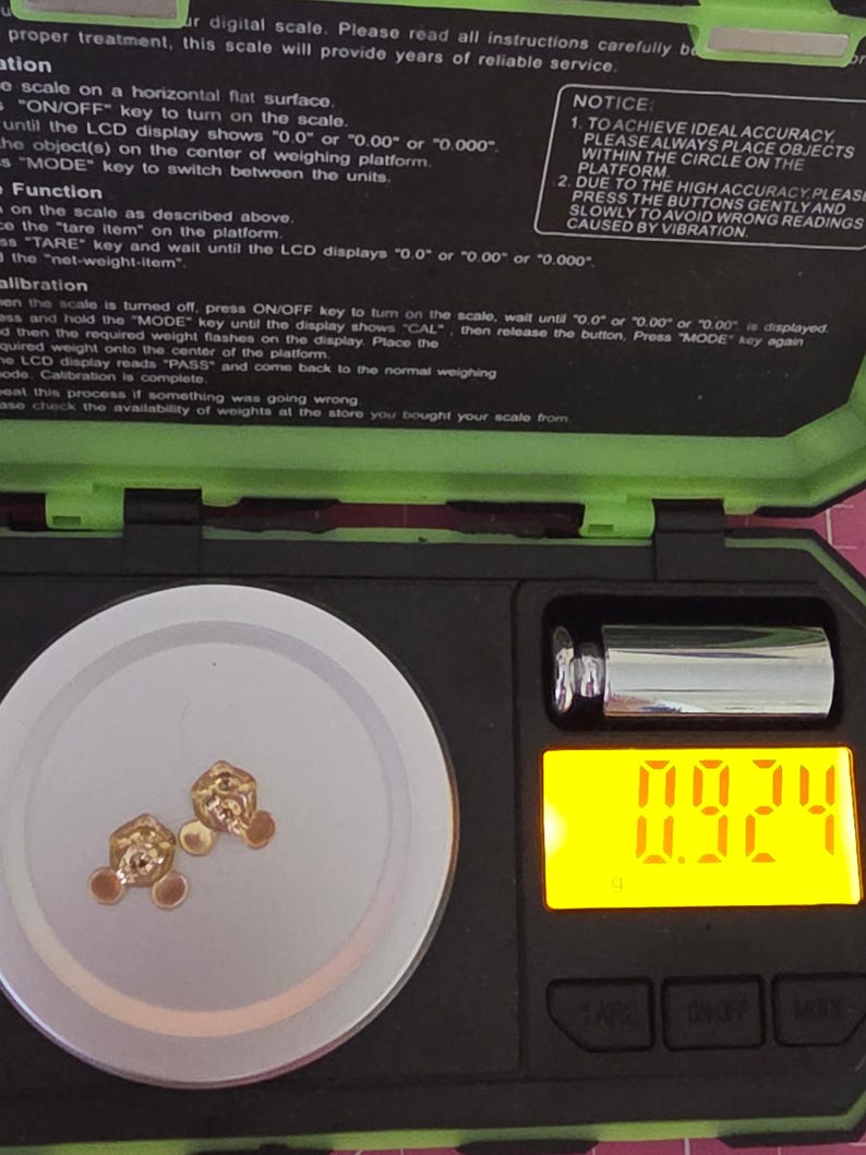Pendientes de botón de oro amarillo macizo de 14 quilates con diseño de Mickey Mouse de Disney Van Dell en caja original. imagen 17