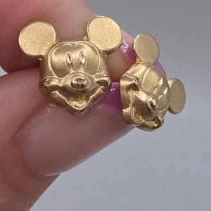 Pendientes de botón de oro amarillo macizo de 14 quilates con diseño de Mickey Mouse de Disney Van Dell en caja original. imagen 11