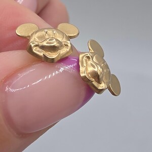 Pendientes de botón de oro amarillo macizo de 14 quilates con diseño de Mickey Mouse de Disney Van Dell en caja original. imagen 13
