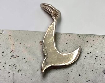 RETIRED James Avery Solid 14K Gold Asymetrical Descending Dove Silhouette Charm