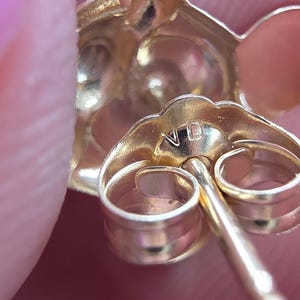 Pendientes de botón de oro amarillo macizo de 14 quilates con diseño de Mickey Mouse de Disney Van Dell en caja original. imagen 15