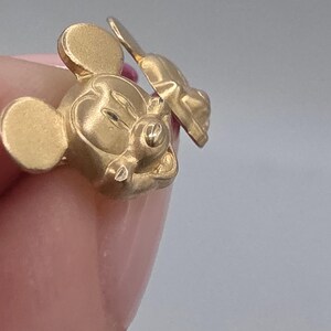 Pendientes de botón de oro amarillo macizo de 14 quilates con diseño de Mickey Mouse de Disney Van Dell en caja original. imagen 12