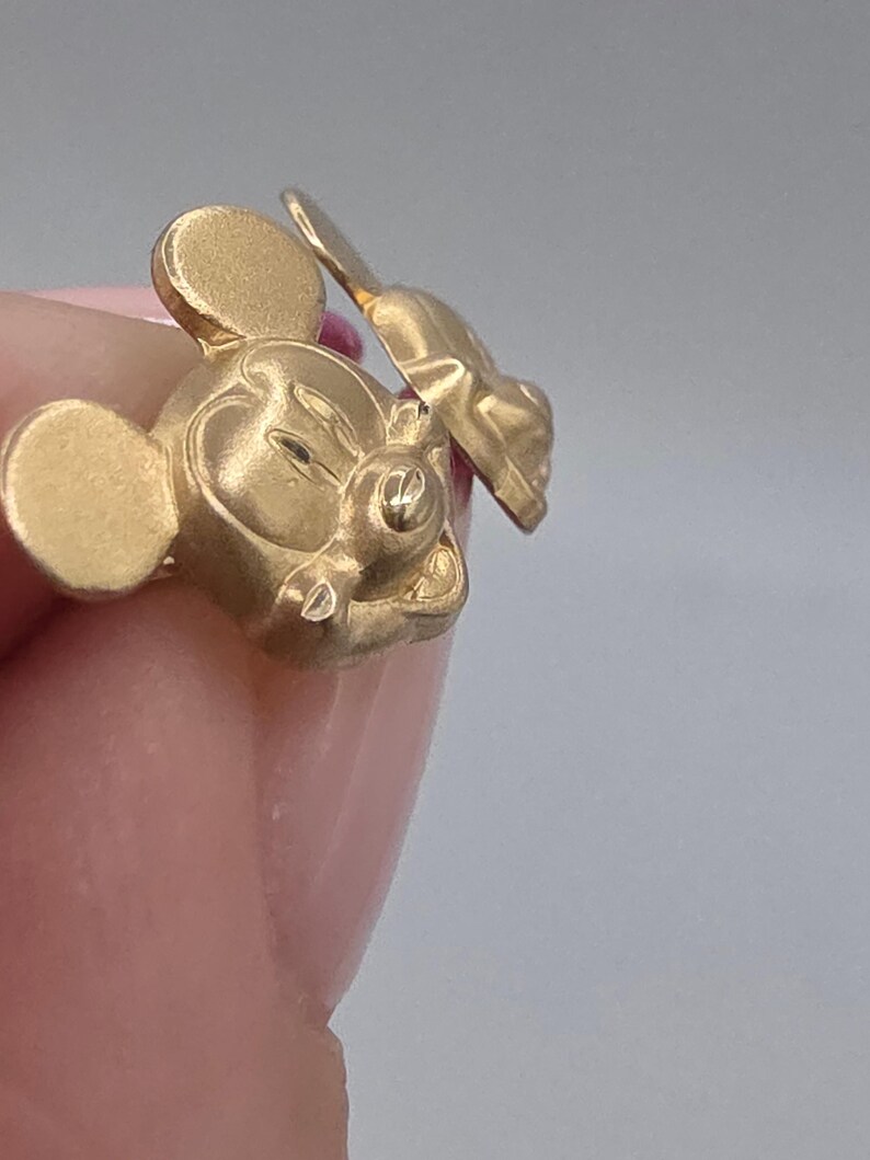 Pendientes de botón de oro amarillo macizo de 14 quilates con diseño de Mickey Mouse de Disney Van Dell en caja original. imagen 12
