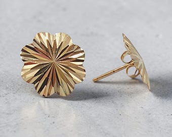 Solid 14K Yellow Gold Diamond-Cut Flower Stud Earrings Starburst