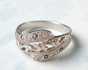 Vintage Sterling Silver Unique Pattern Engraved Ring Size 7.5