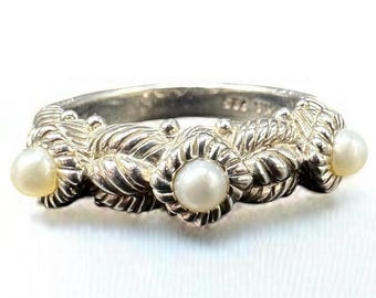 Anillo Judith Ripka de plata de ley con perlas y triple detalle, talla 8